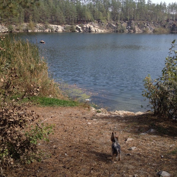 Карьер высокий. Карьер высокий камень, житомирская область. Запасное магнитогорск озеро. Карьер высокий. Карьер высокий.