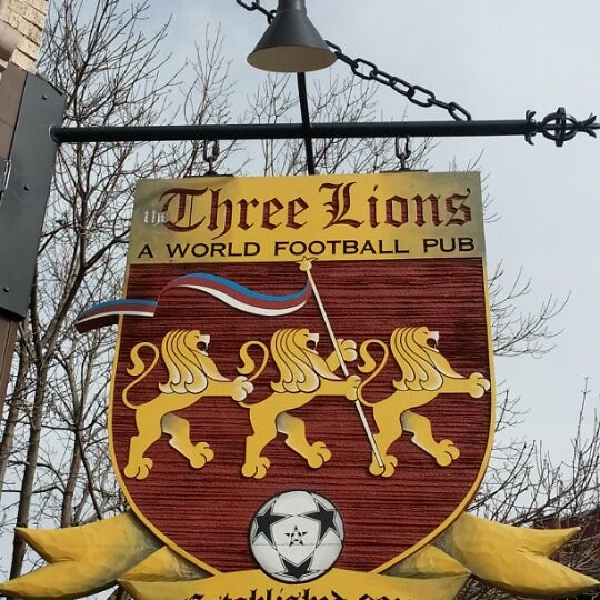 Das Foto wurde bei The Three Lions: A World Football Pub von Jeff H. am 11/3/2012 aufgenommen