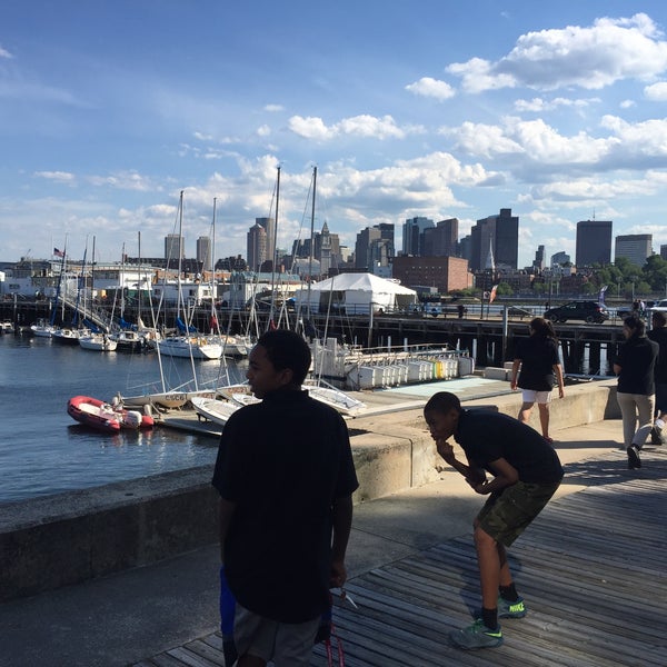 7/29/2016 tarihinde Eric A.ziyaretçi tarafından Pier6 Boston'de çekilen fotoğraf