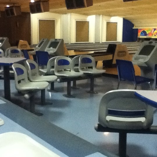 Montvale Lanes 14 W Grand Ave