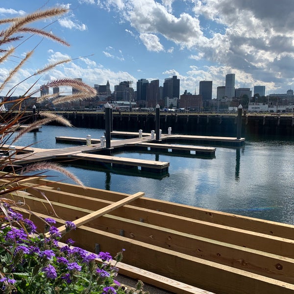 รูปภาพถ่ายที่ Pier6 Boston โดย Sally J. เมื่อ 10/1/2020