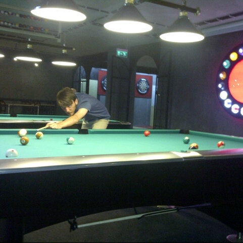 Foto tirada no(a) Pool Masters Pub por Talat Y. em 9/16/2012