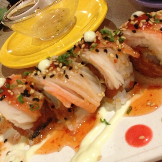 Снимок сделан в Kiku Revolving Sushi пользователем Herlina A. 12/2/2012