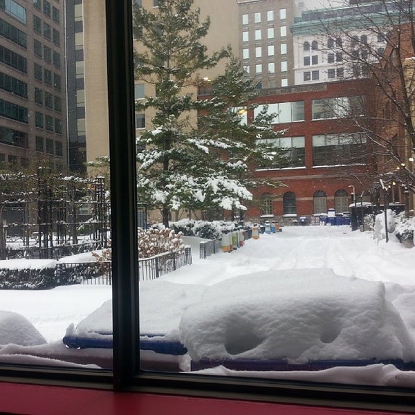 รูปภาพถ่ายที่ HI-Toronto Hostel โดย Gabriel A. เมื่อ 12/15/2013