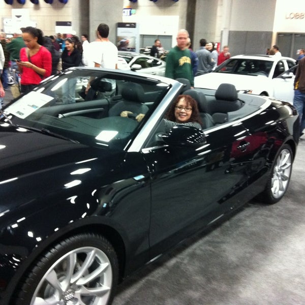 Das Foto wurde bei San Diego International Auto Show von Von B. am 12/30/2012 aufgenommen