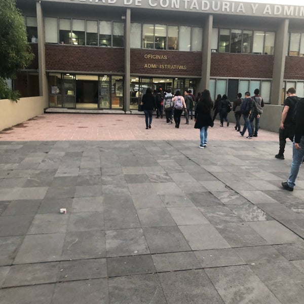 รูปภาพถ่ายที่ UNAM Facultad de Contaduría y Administración โดย Diego D. เมื่อ 6/11/2018
