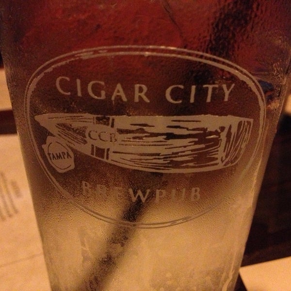 4/29/2013 tarihinde Jen O.ziyaretçi tarafından Cigar City Brew Pub'de çekilen fotoğraf
