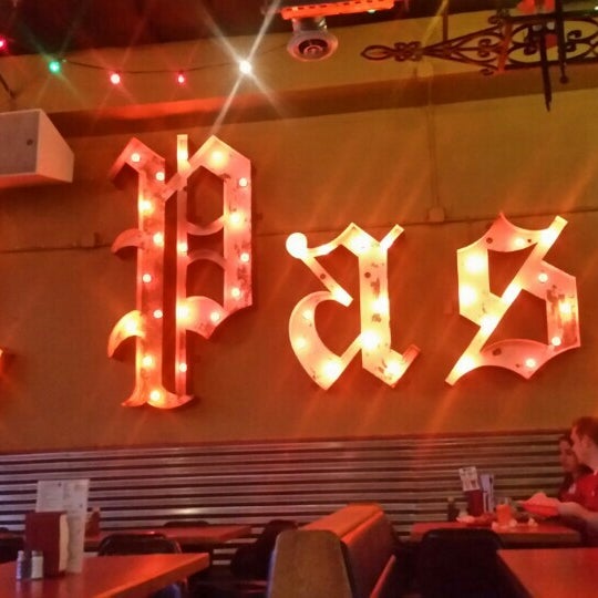 10/27/2015에 Viridiana M.님이 Nona&#39;s Pizza N. Mesa에서 찍은 사진