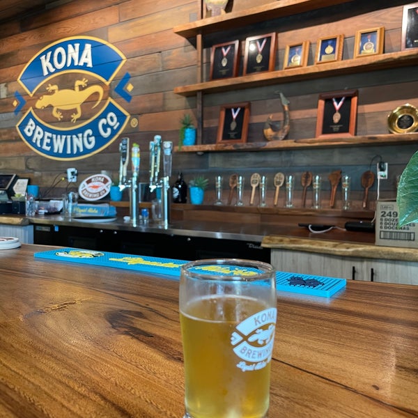 10/15/2022 tarihinde Bobby C.ziyaretçi tarafından Kona Brewing Co. &amp; Brewpub'de çekilen fotoğraf