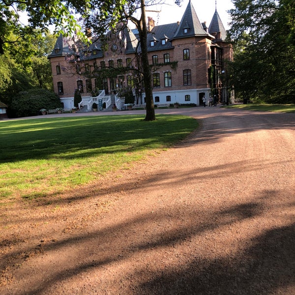 Foto diambil di Sofiero Slott och Trädgård oleh mikael pada 5/29/2019