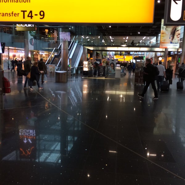 Foto tirada no(a) Aeroporto de Amesterdão Schiphol (AMS) por mikael em 10/25/2016