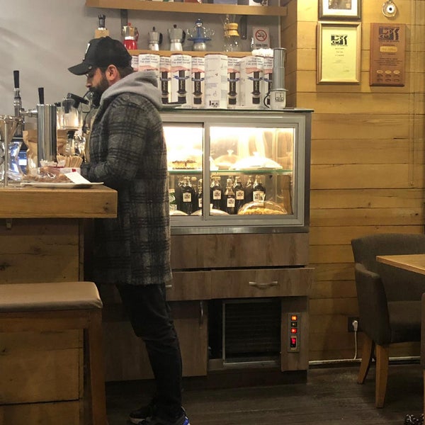 2/19/2019 tarihinde sen kimsin s.ziyaretçi tarafından drip coffee | ist'de çekilen fotoğraf