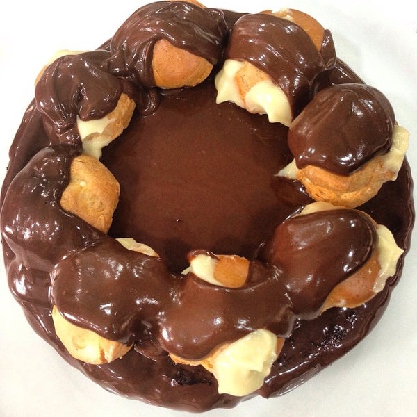 Photo taken at Tatlım Anna Profiterol by Sicki V. on 6/7/2015