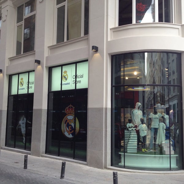 Mirar furtivamente Dar a luz seco adidas Shop-in-Shop Madrid ECI Preciados - Sporting Goods Shop in Madrid