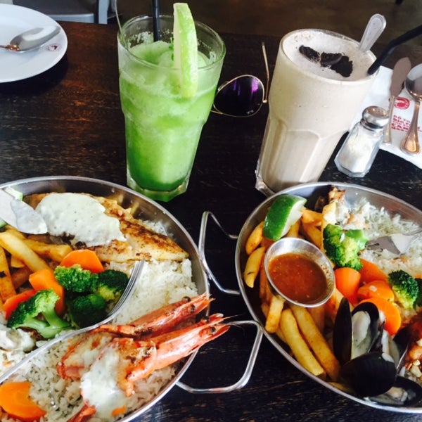 Photo taken at Manhattan Fish Market Colombo by Lena S. on 4/15/2015