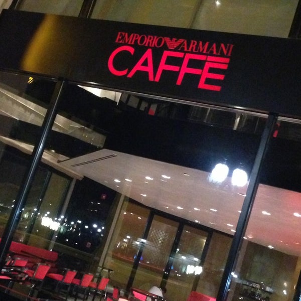 3/24/2013にLatifah .がEmporio Armani Café- The Pearl Qatarで撮った写真