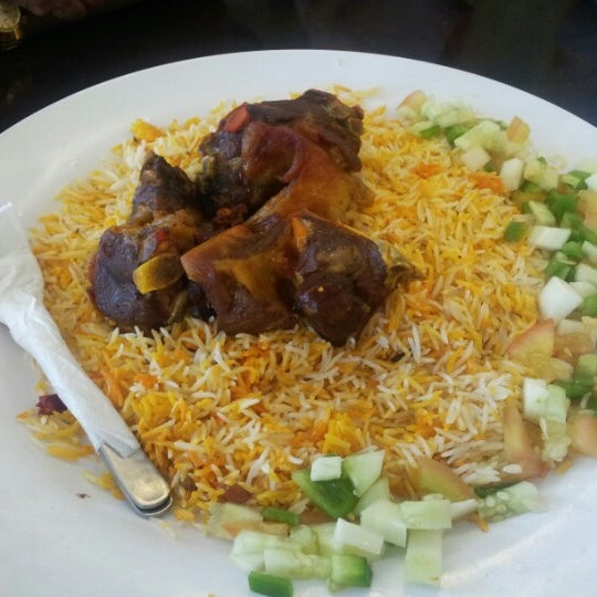 Photo taken at Al-Mukalla Arabian Restaurant by Nurul A. on 11/17/2012