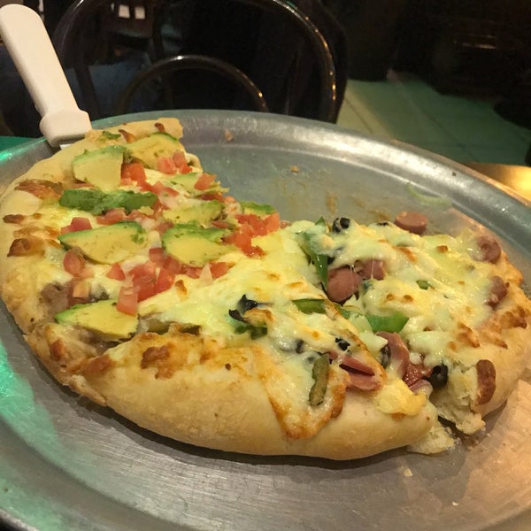 Foto tirada no(a) Mama&#39;s Pizza por Merit G. em 1/19/2019