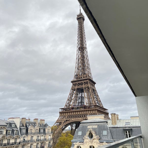 รูปภาพถ่ายที่ Hôtel Pullman Paris Tour Eiffel โดย ESSAM A. เมื่อ 11/8/2023