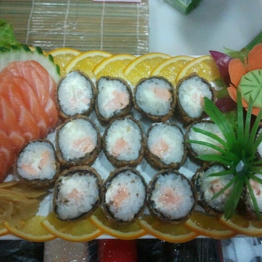 Foto tirada no(a) Taiko Sushi Bar por Akira O. em 10/5/2012