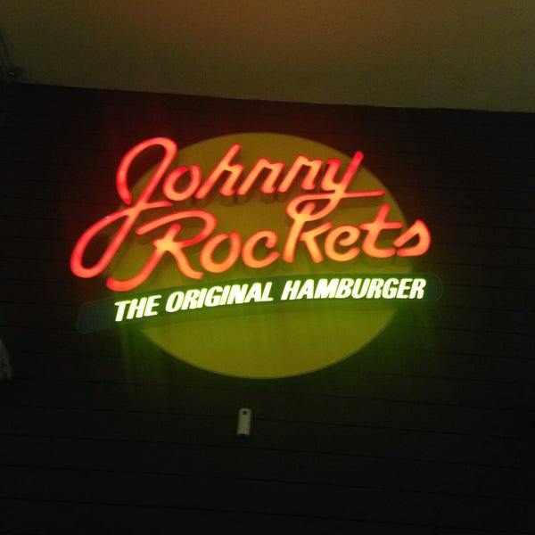 Foto tirada no(a) Johnny Rockets por adrian em 9/24/2017