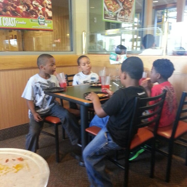 Photos At Round Table Pizza Pinole Vista 7 Tips
