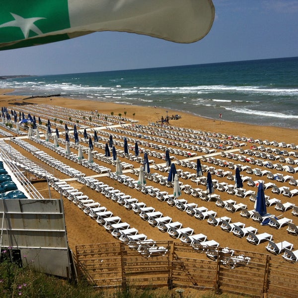 รูปภาพถ่ายที่ Tırmata Beach Club โดย Baha S. เมื่อ 6/15/2013