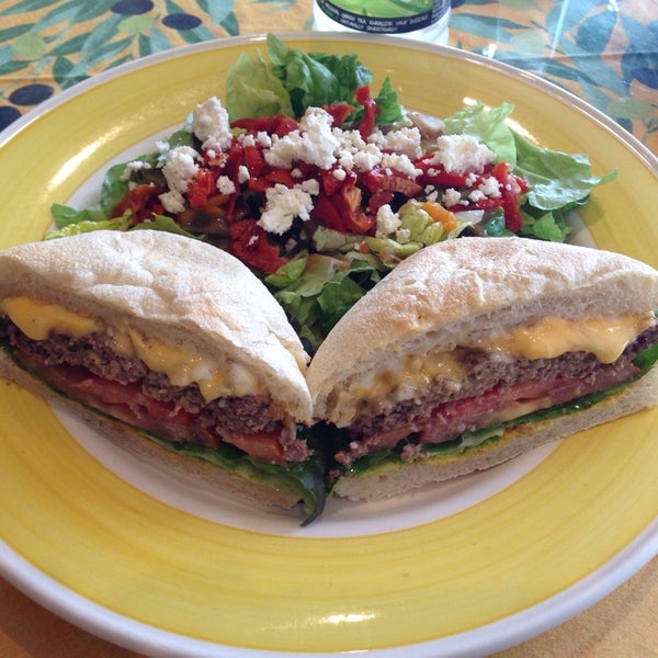 The angus burger on ciabatta is fresh, tasty and not too greasy. Great lunch!