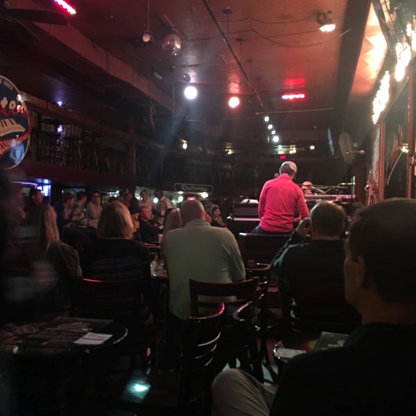 Photo taken at Pete&#39;s Dueling Piano Bar by David H. on 10/12/2017