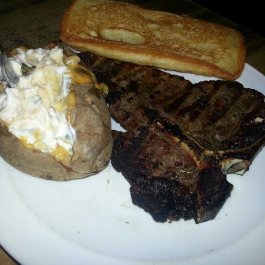 Foto tirada no(a) Mattson&#39;s Steak House por Juan C. em 12/10/2012