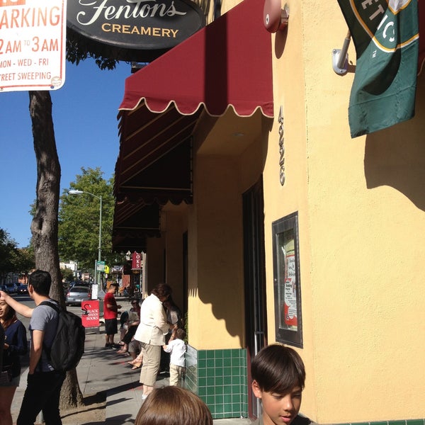 5/19/2013에 Lisa A.님이 Fentons Creamery &amp; Restaurant에서 찍은 사진