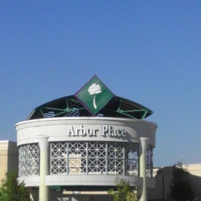 Foto tirada no(a) Arbor Place Mall por FeeYon F. em 11/29/2012