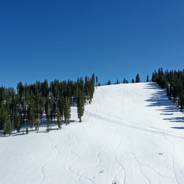 Das Foto wurde bei Homewood Ski Resort von Giles D. am 4/12/2020 aufgenommen