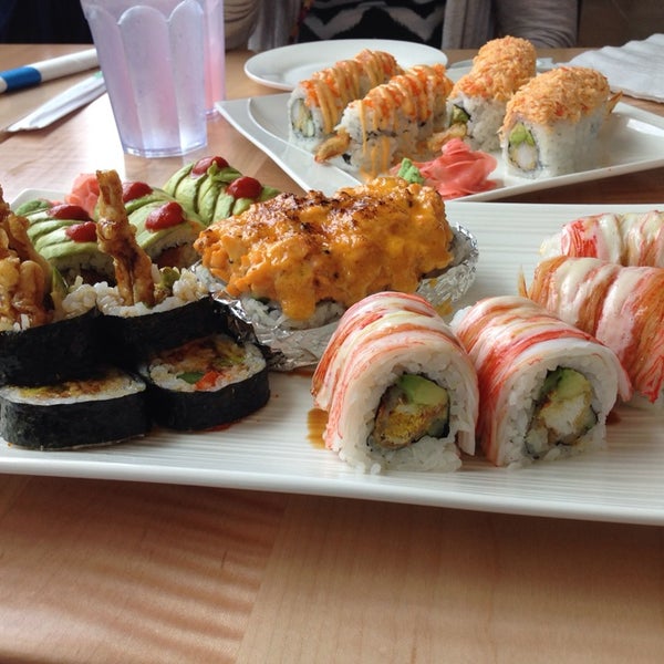 Das Foto wurde bei Spicy 9 Sushi Bar &amp; Asian Restaurant von Fabrienne A. am 6/21/2014 aufgenommen