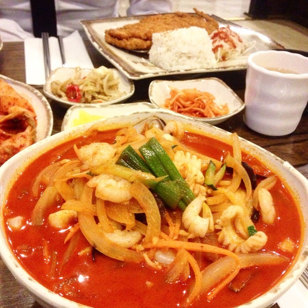 Снимок сделан в Song Cook&#39;s Authentic Korean Restaurant пользователем HanBi K. 3/3/2016