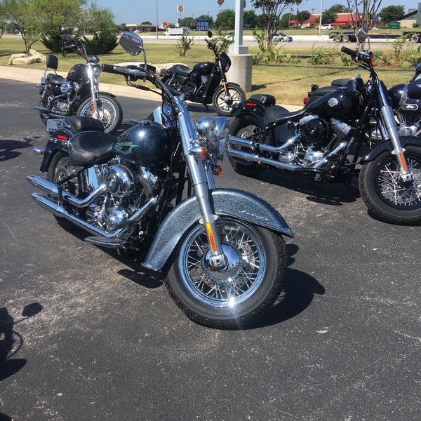 รูปภาพถ่ายที่ Central Texas Harley-Davidson โดย ᴡ V. เมื่อ 7/1/2016