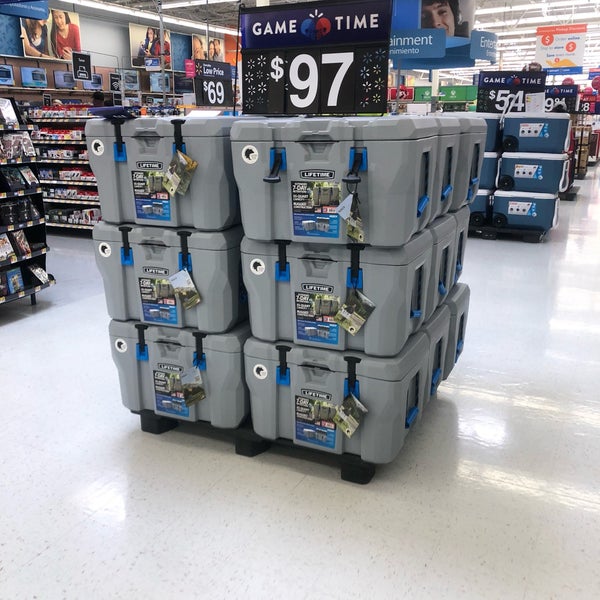 Walmart Supercenter ร้านไฮเปอร์มาร์เก็ต ใน Wharton