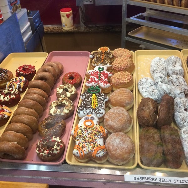 The Dandee Donut Factory North Central Hollywood 28 tips from 510