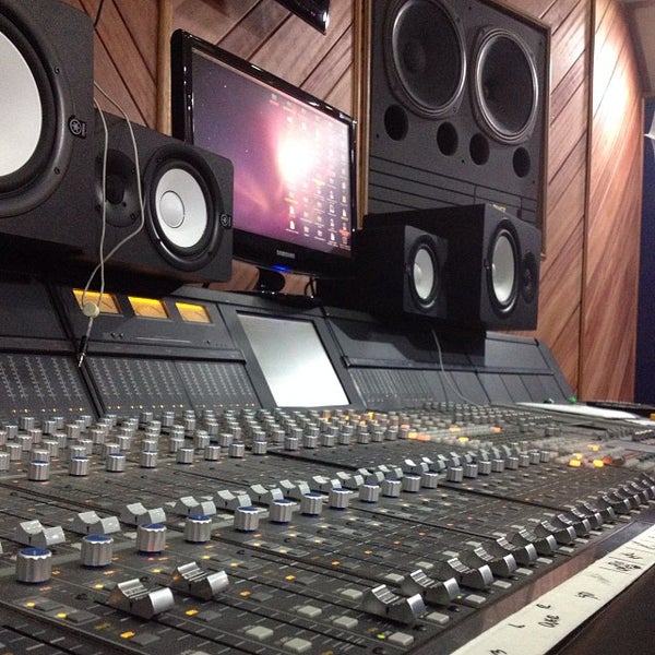 Надпись вип. Студия vip. Студия звукозаписи на войковской. Комната для вечеринок. Студия vip.