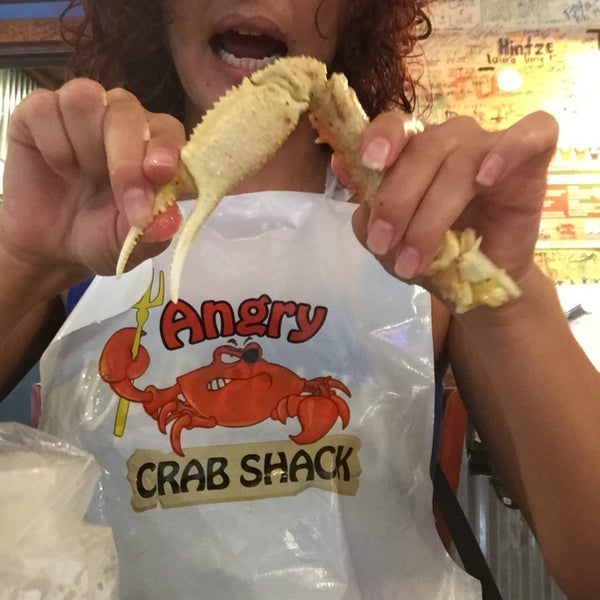 Foto scattata a Angry Crab Shack and BBQ da Carri il 10/22/2015