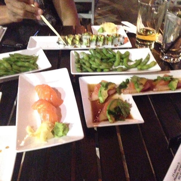3/28/2015 tarihinde Carriziyaretçi tarafından Squid Ink Sushi Bar'de çekilen fotoğraf
