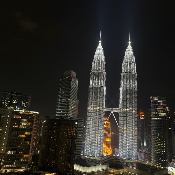 รูปภาพถ่ายที่ SkyBar Kuala Lumpur โดย VΛ เมื่อ 5/3/2024