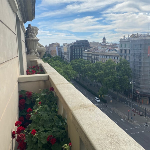 Foto diambil di El Palace Hotel Barcelona oleh Sergey🚼 Z. pada 5/16/2021