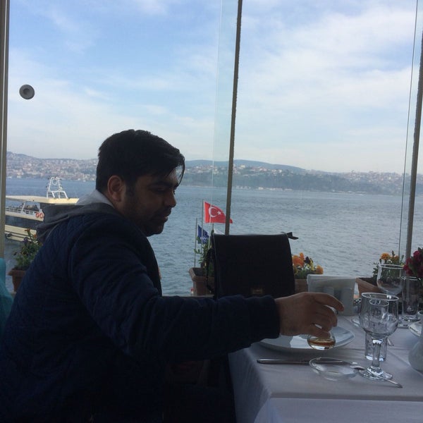 รูปภาพถ่ายที่ İskele Restaurant โดย Emre K. เมื่อ 4/15/2018