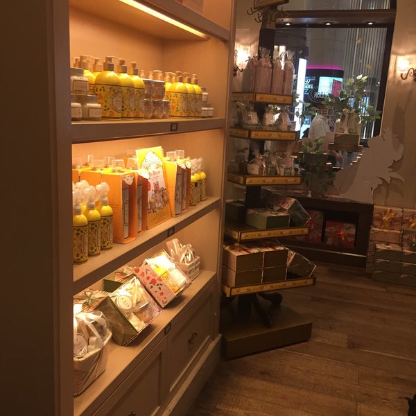 Sabon Cosmetics Shop In 有楽町 Sabon Cosmetics Shop In 有楽町