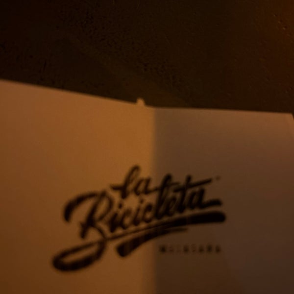 รูปภาพถ่ายที่ La Bicicleta Café โดย Duarte A. เมื่อ 1/19/2024