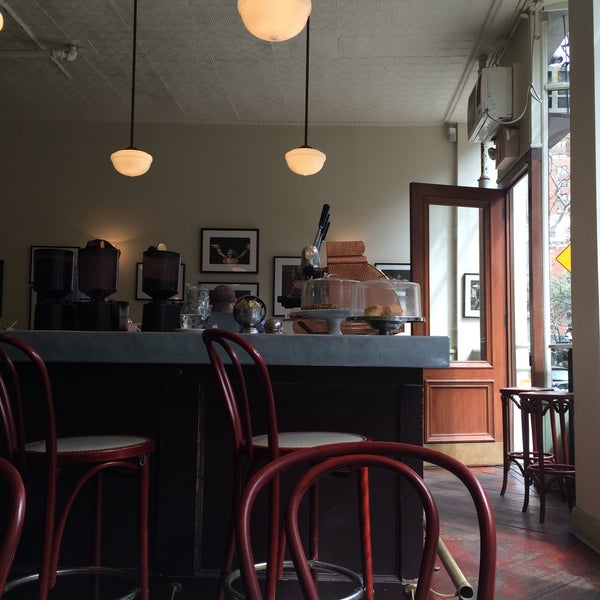 4/30/2015 tarihinde Liang S.ziyaretçi tarafından Cafe Minerva'de çekilen fotoğraf