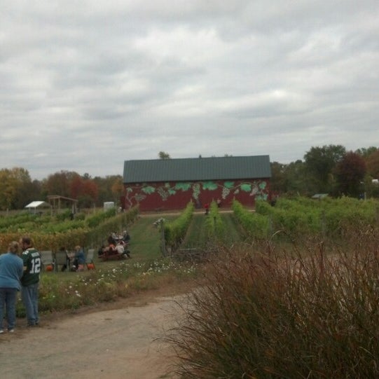Foto tomada en Rosedale Farms &amp; Vineyards  por Valerie S. el 10/13/2013