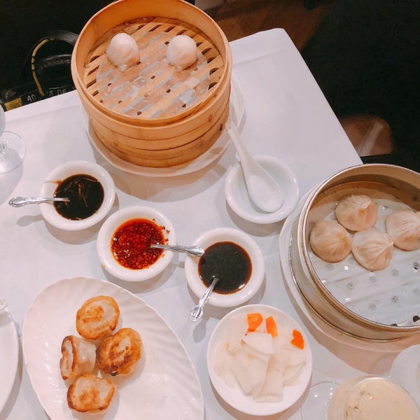 Los Dim sum! Fui con una amiga de Taiwán y probamos Xiao lomb bao, Fried Dumpling (porc and chicken), Crystal shrimp dumplings, Barbacue buns (porc).Para el final: milk Wong package. ¡Riquísimo!