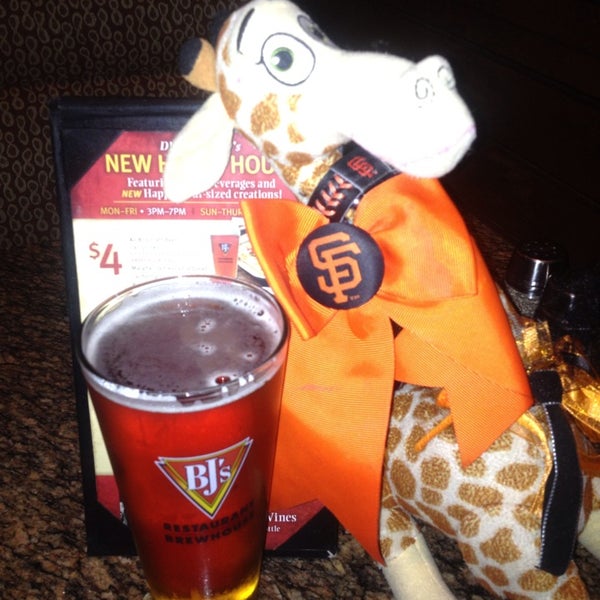 Photo taken at BJ&#39;s Restaurant &amp; Brewhouse by Mary Rose P. on 2/13/2014